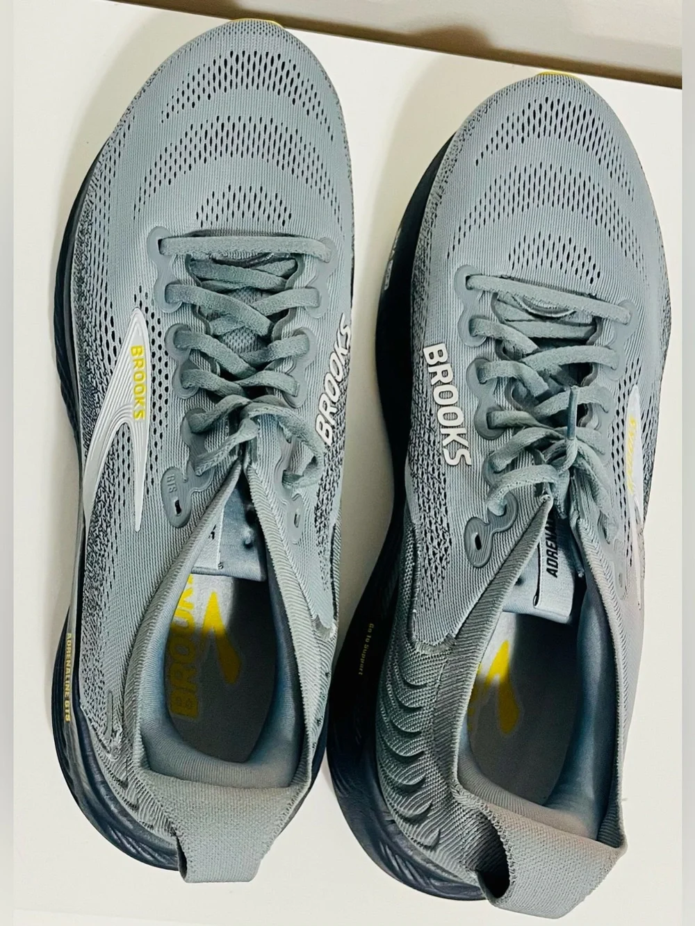 Brooks Men’s Gray & Yellow Adrenaline GTS Running Shoes